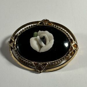 Vintage Rose Cameo Brooch‎ Pin Black Gold Tone White